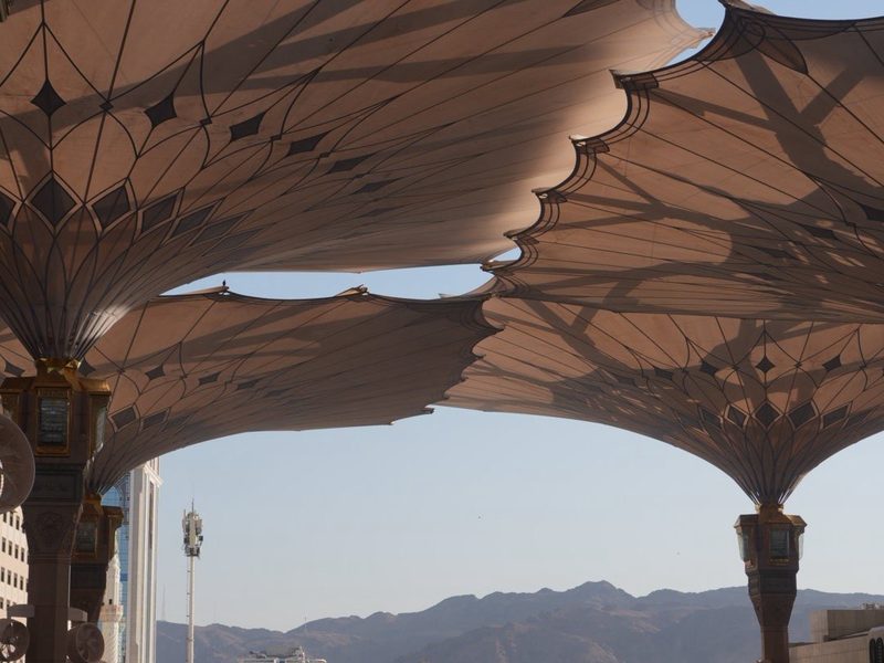 Students and sacred sites during the Summer Arabic Intensive in Madinah (madinah-2026-photo-06.jpg)