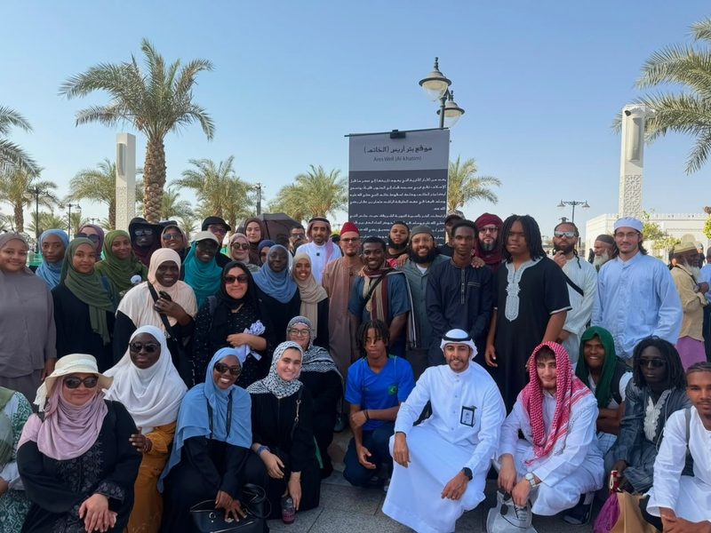Students and sacred sites during the Summer Arabic Intensive in Madinah (madinah-2026-photo-17.jpg)