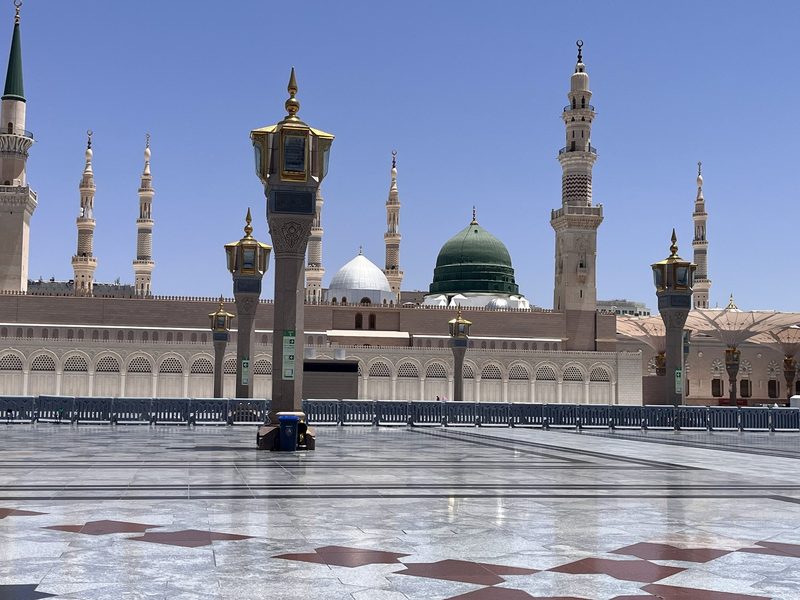 Students and sacred sites during the Summer Arabic Intensive in Madinah (madinah-2026-photo-21.jpg)