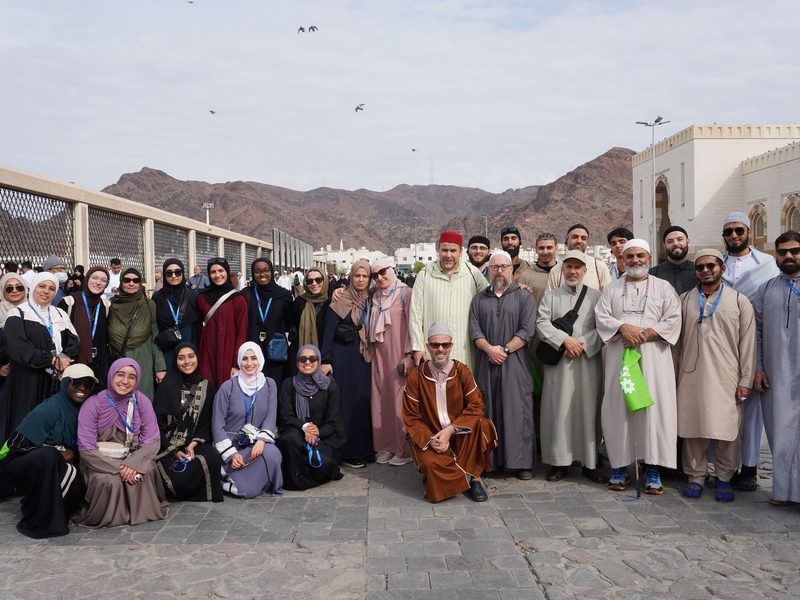 Tayseer Umrah travelers gathered for a group portrait